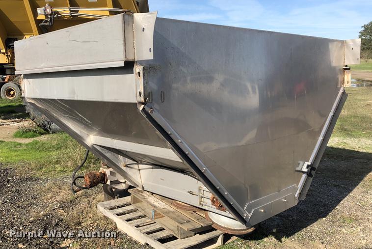 image for item DC0171 New Leader L4000G4 Multi-Applier 5 dry spreader bed