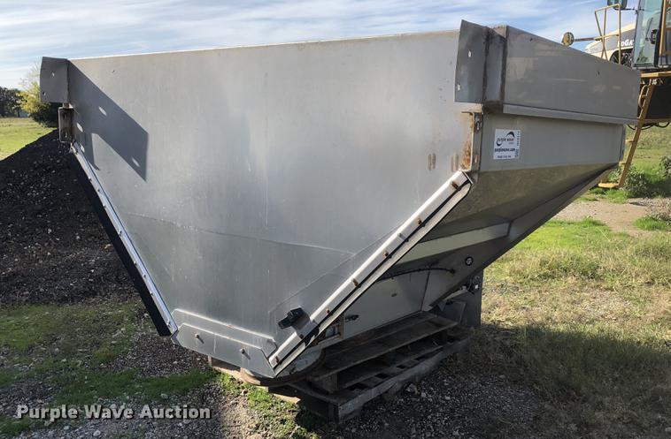 image for item DC0171 New Leader L4000G4 Multi-Applier 5 dry spreader bed