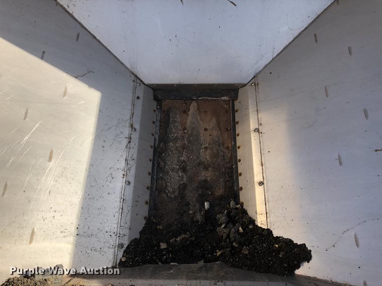 image for item DC0171 New Leader L4000G4 Multi-Applier 5 dry spreader bed