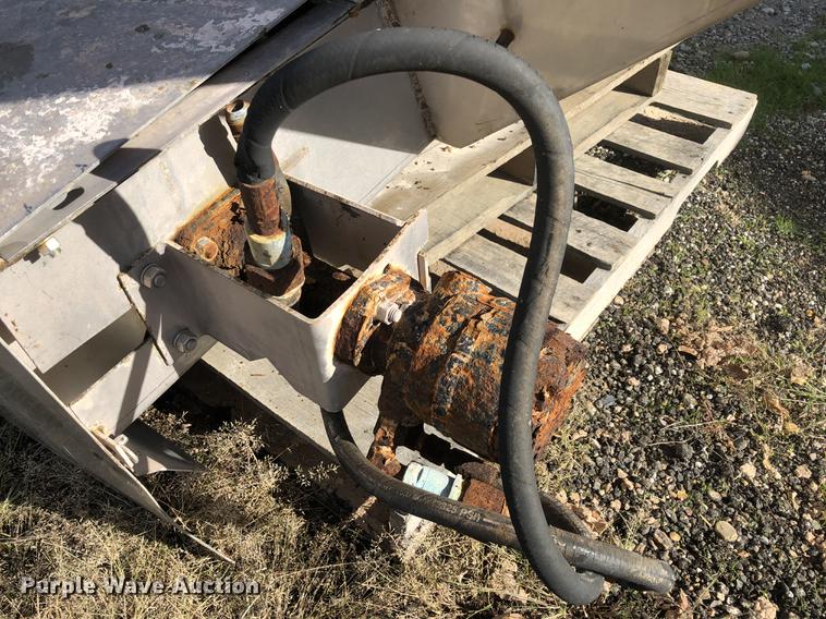 image for item DC0171 New Leader L4000G4 Multi-Applier 5 dry spreader bed