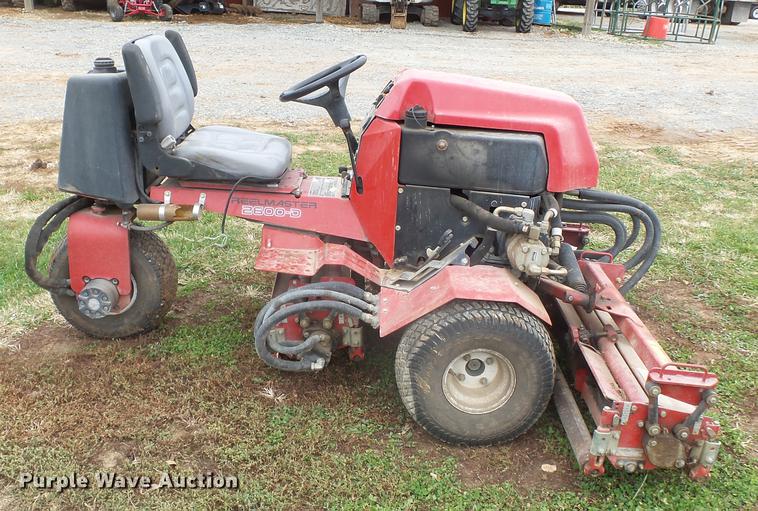image for item DD2439 1999 Toro Reelmaster 2600D lawn mower