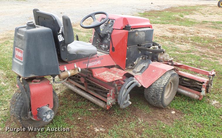 image for item DD2439 1999 Toro Reelmaster 2600D lawn mower