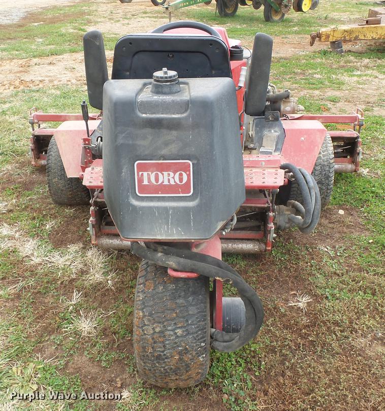 image for item DD2439 1999 Toro Reelmaster 2600D lawn mower