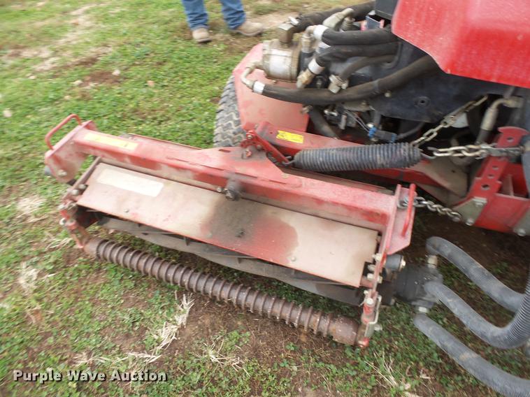 image for item DD2439 1999 Toro Reelmaster 2600D lawn mower