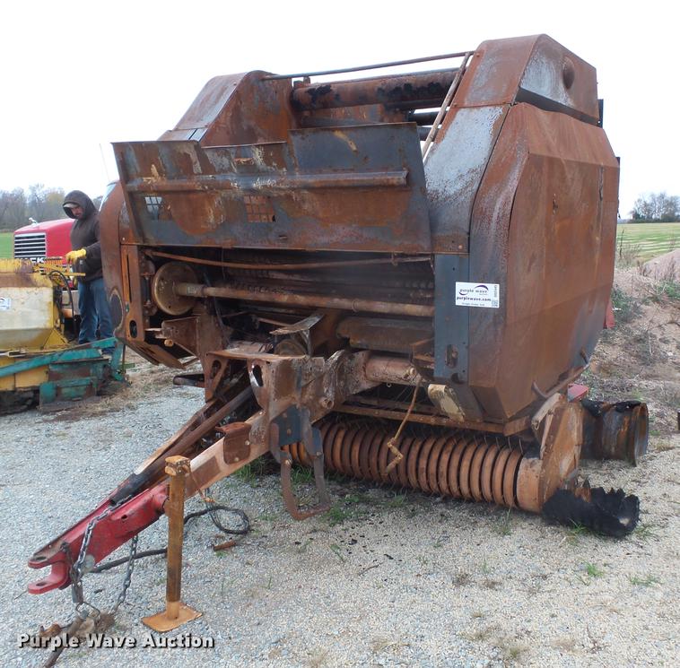 image for item DD2445 New Holland BR7090 round baler