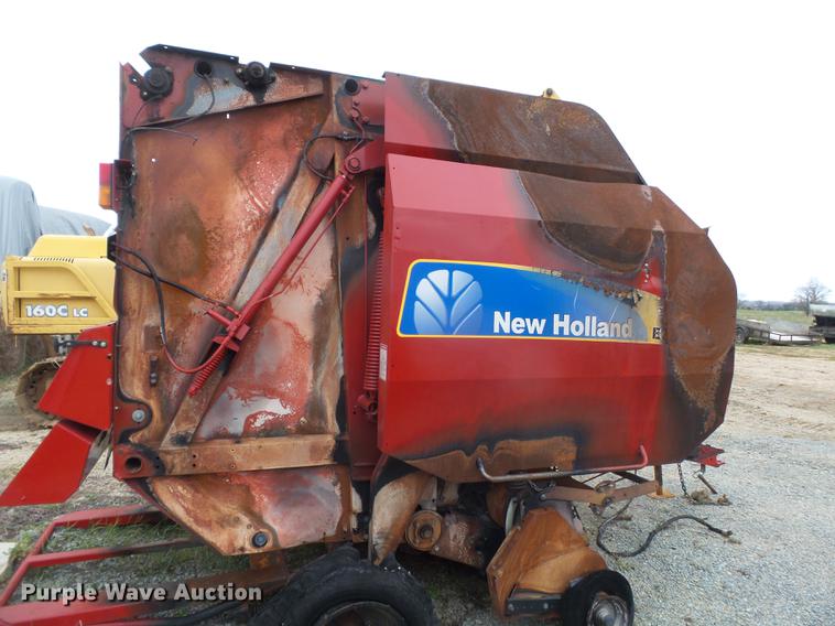 image for item DD2445 New Holland BR7090 round baler
