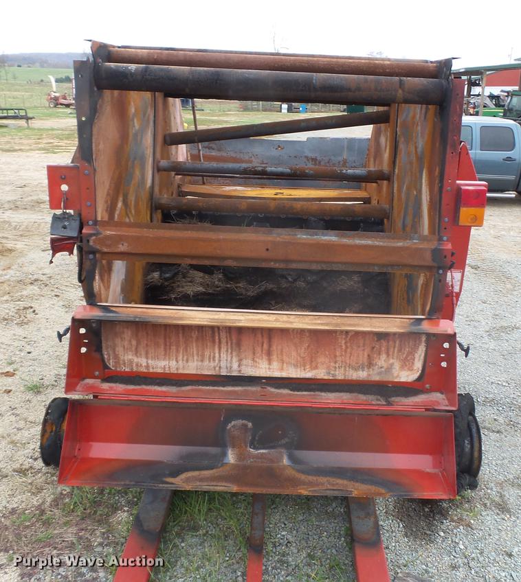 image for item DD2445 New Holland BR7090 round baler