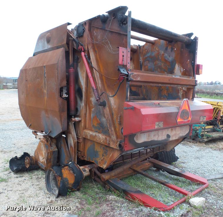 image for item DD2445 New Holland BR7090 round baler