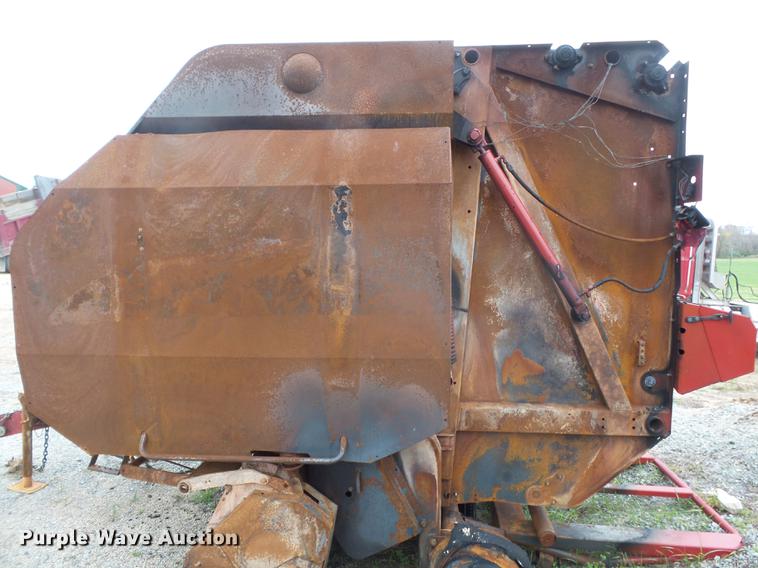 image for item DD2445 New Holland BR7090 round baler