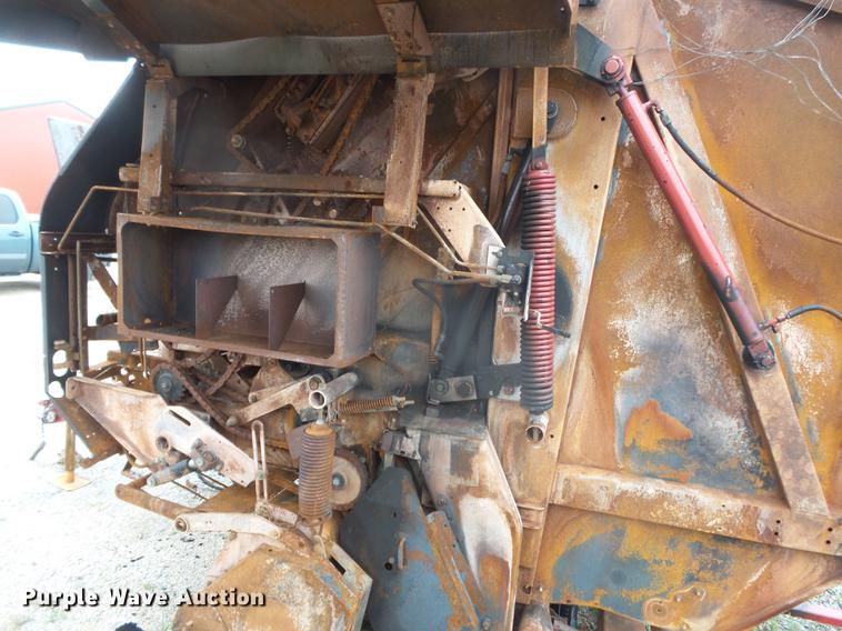 image for item DD2445 New Holland BR7090 round baler