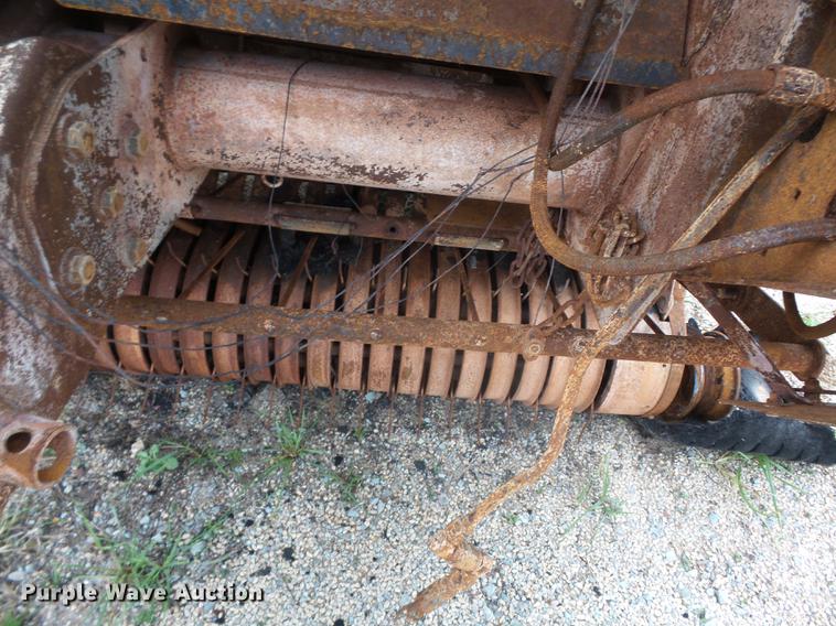 image for item DD2445 New Holland BR7090 round baler