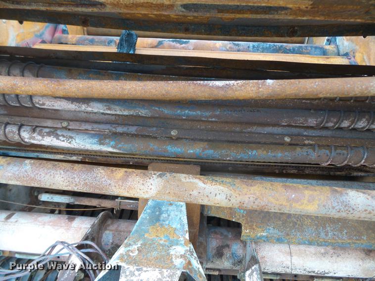 image for item DD2445 New Holland BR7090 round baler