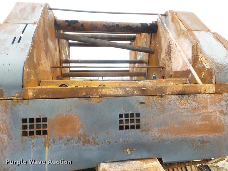 image for item DD2445 New Holland BR7090 round baler