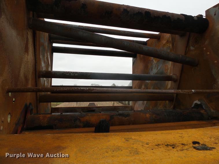 image for item DD2445 New Holland BR7090 round baler