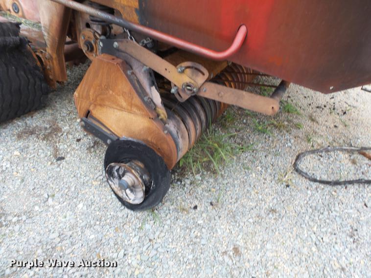 image for item DD2445 New Holland BR7090 round baler