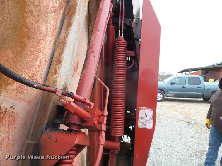 image for item DD2445 New Holland BR7090 round baler