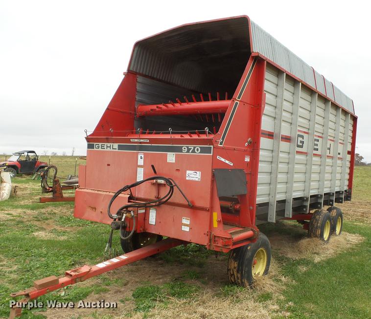 image for item DD2449 Gehl BU970 silage wagon