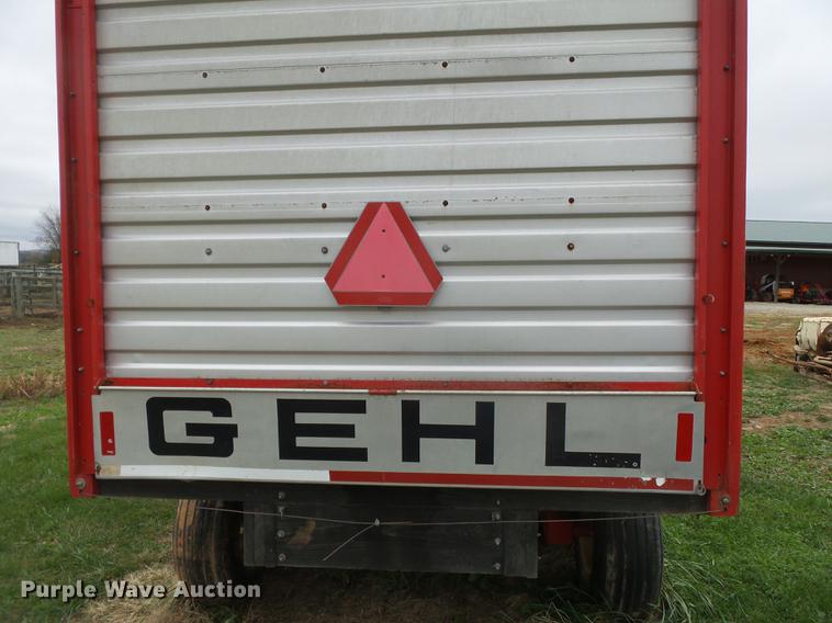 image for item DD2449 Gehl BU970 silage wagon
