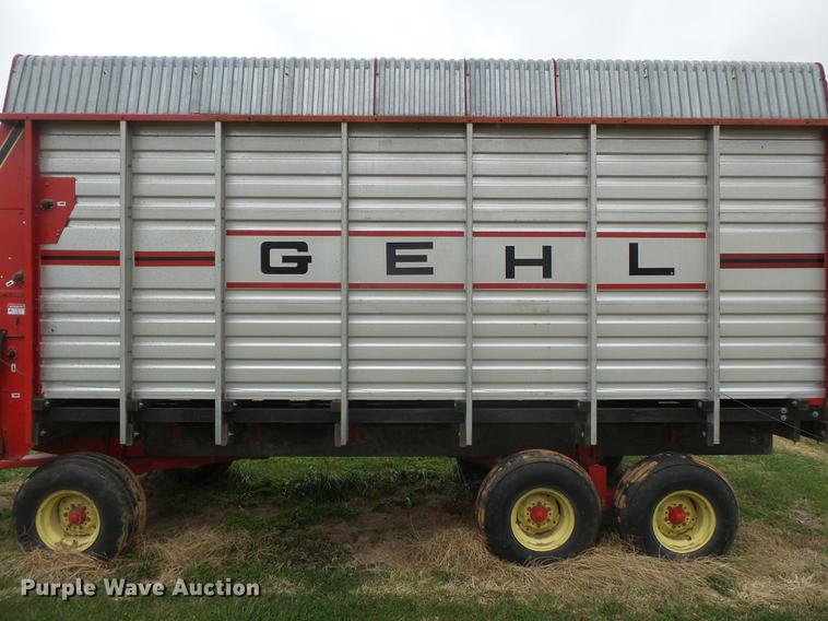 image for item DD2449 Gehl BU970 silage wagon