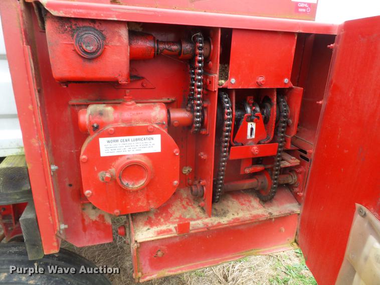 image for item DD2449 Gehl BU970 silage wagon