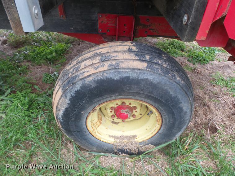image for item DD2449 Gehl BU970 silage wagon