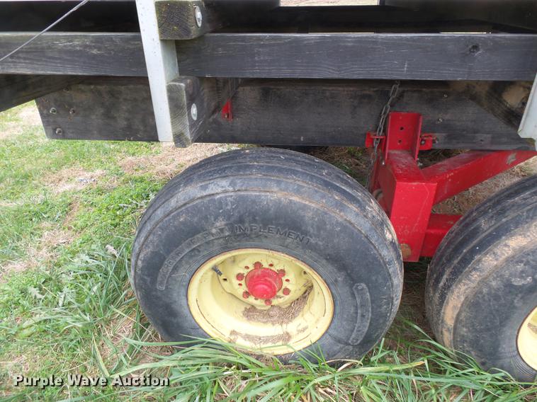 image for item DD2449 Gehl BU970 silage wagon