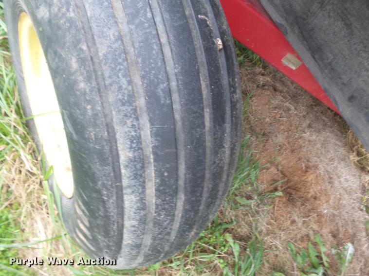 image for item DD2449 Gehl BU970 silage wagon