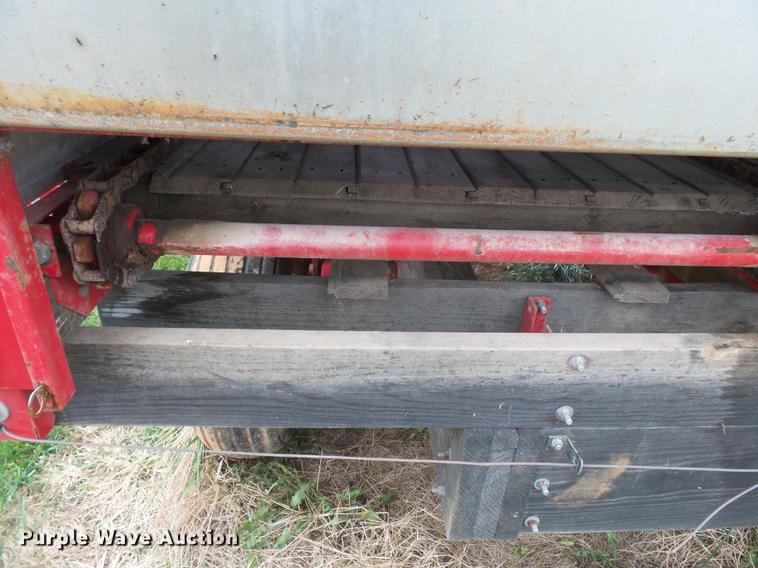 image for item DD2449 Gehl BU970 silage wagon