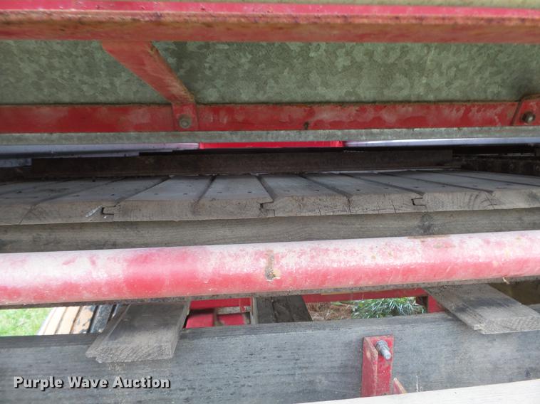 image for item DD2449 Gehl BU970 silage wagon