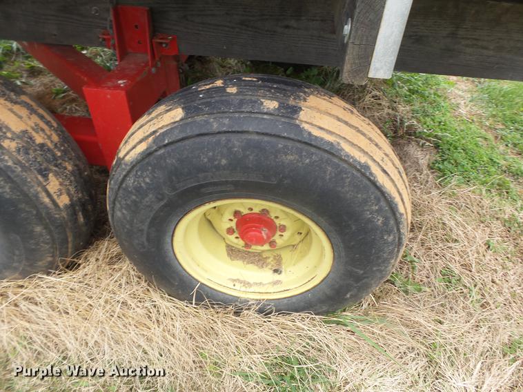 image for item DD2449 Gehl BU970 silage wagon