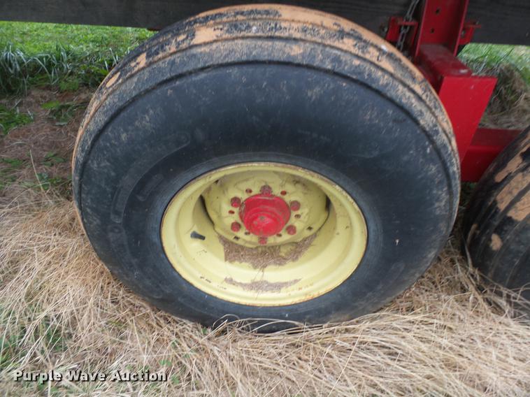 image for item DD2449 Gehl BU970 silage wagon