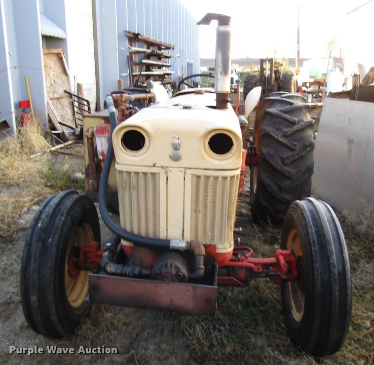 image for item DD3791 Case 440 tractor