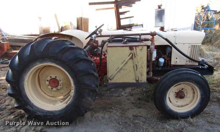 image for item DD3791 Case 440 tractor