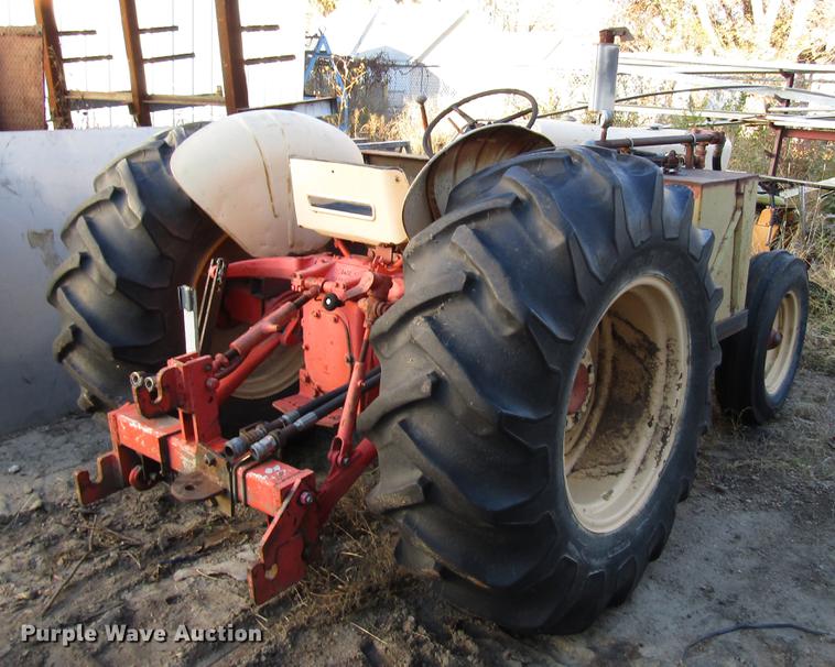 image for item DD3791 Case 440 tractor