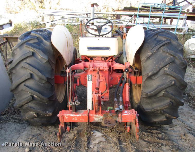 image for item DD3791 Case 440 tractor