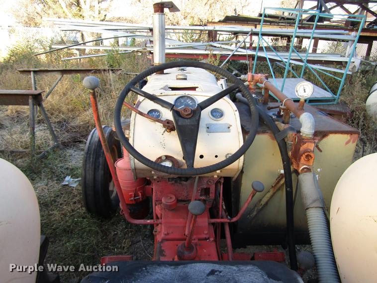 image for item DD3791 Case 440 tractor