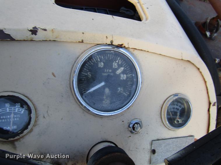 image for item DD3791 Case 440 tractor