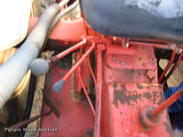 image for item DD3791 Case 440 tractor