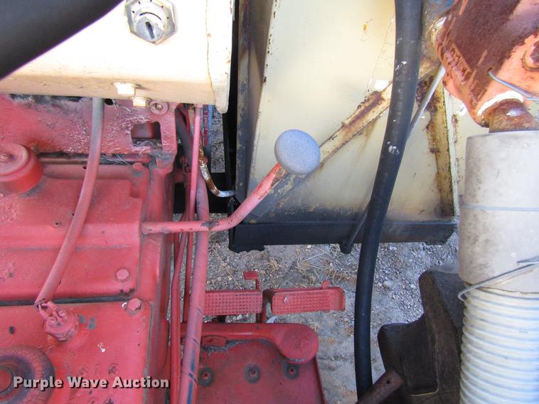 image for item DD3791 Case 440 tractor