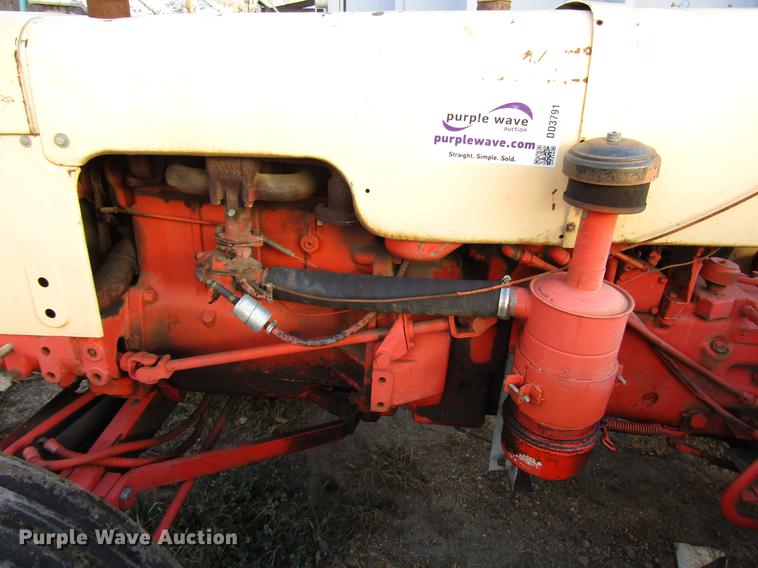 image for item DD3791 Case 440 tractor