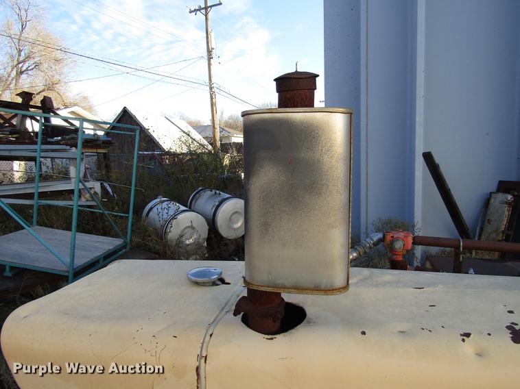 image for item DD3791 Case 440 tractor