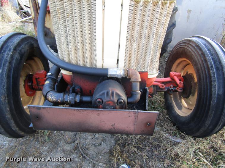 image for item DD3791 Case 440 tractor