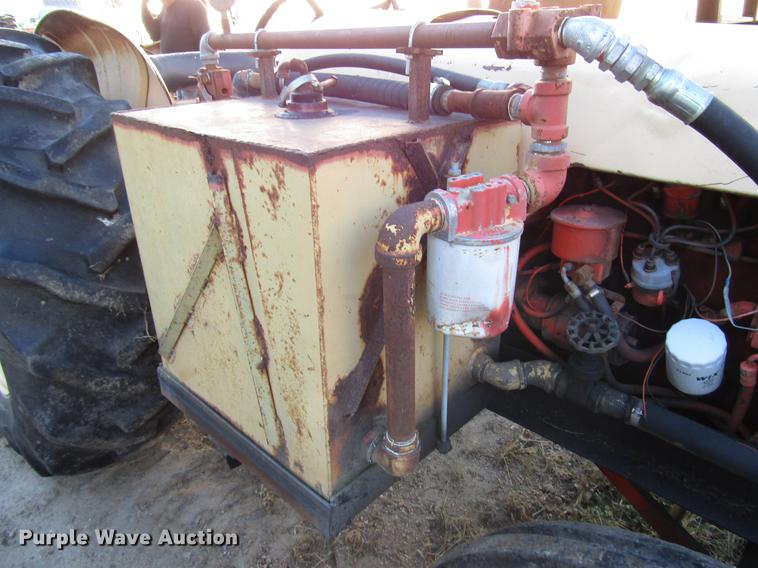 image for item DD3791 Case 440 tractor