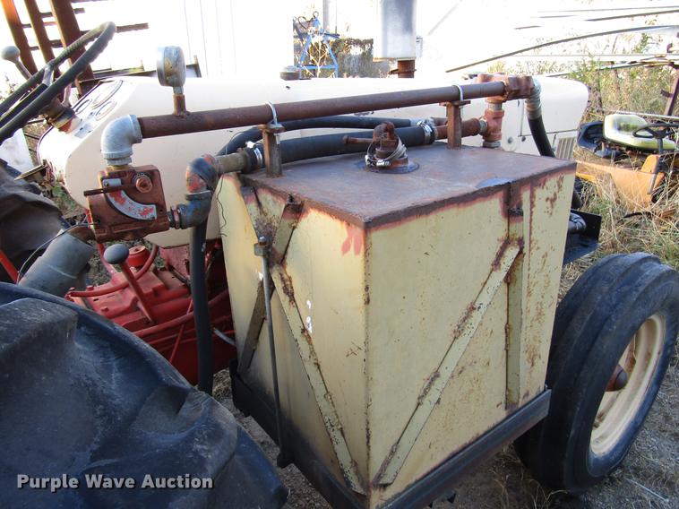 image for item DD3791 Case 440 tractor