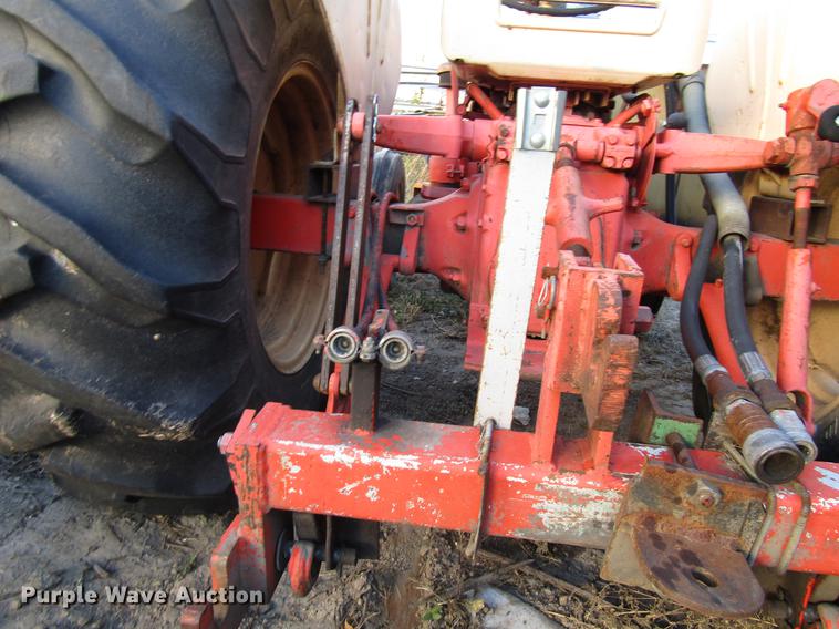 image for item DD3791 Case 440 tractor