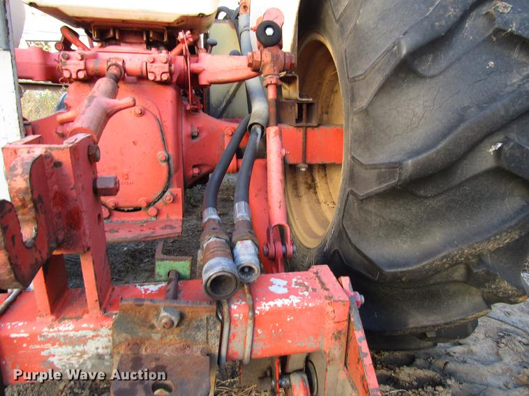 image for item DD3791 Case 440 tractor