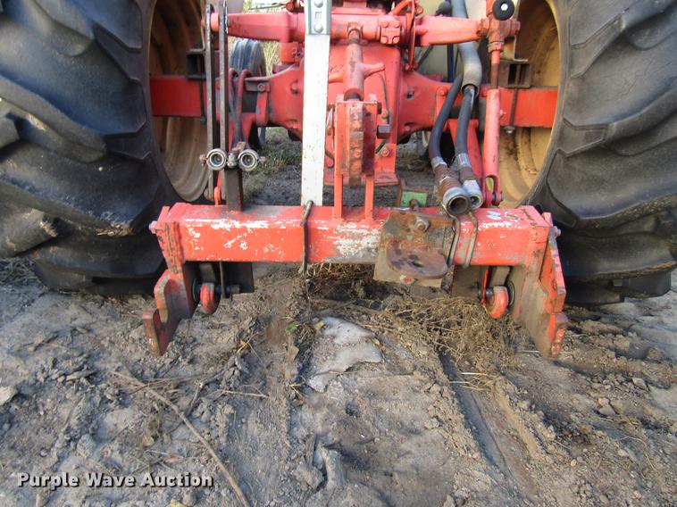 image for item DD3791 Case 440 tractor