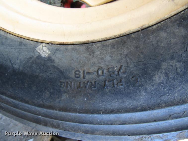 image for item DD3791 Case 440 tractor