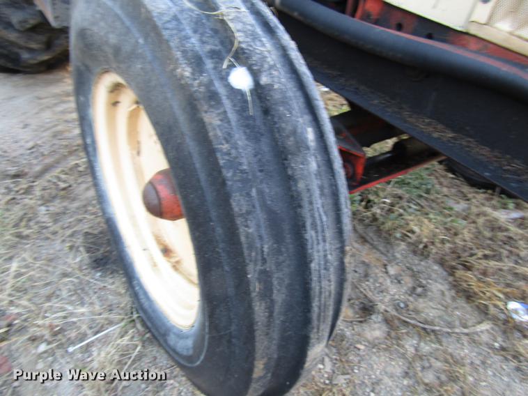 image for item DD3791 Case 440 tractor