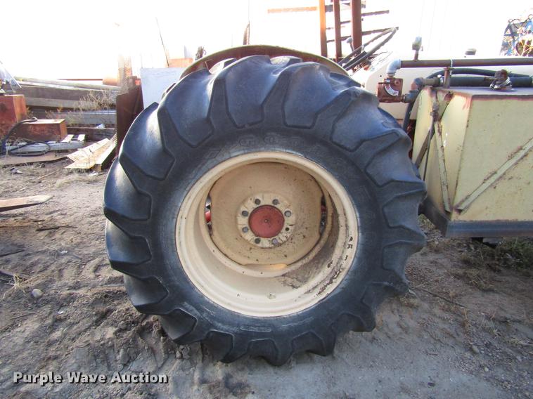 image for item DD3791 Case 440 tractor